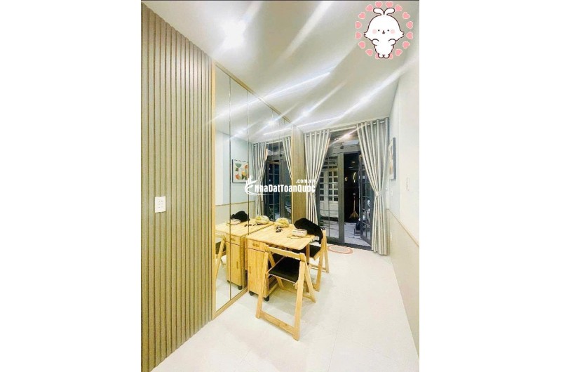 Nhà 3 tầng Tân Bình, hẻm Lạc Long Quân, 18m2, 2PN, 3WC, sổ hồng, giá 2.8 tỷ - Cơ hội an cư lý tưởng